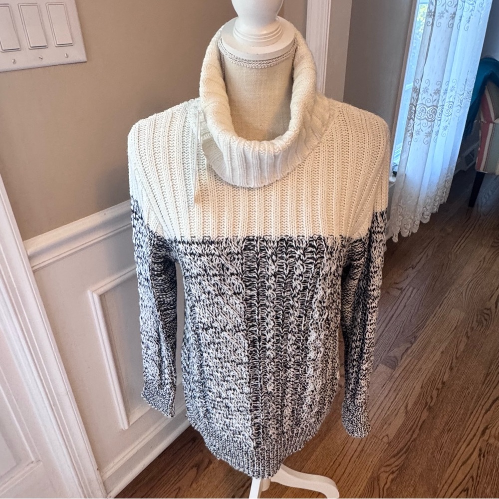 Workshop‎ Republic clothing women’s size medium turtleneck sweater